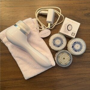 Clarisonic Smart Profile facial scrubbing brush with accessories.
